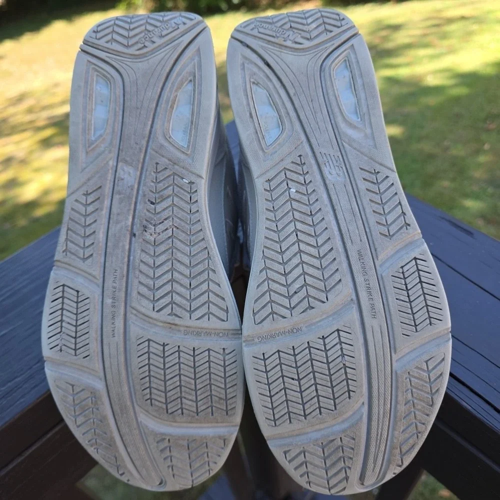 Size 8.5 - New Balance 928v3 Hook and Loop Bone‎
